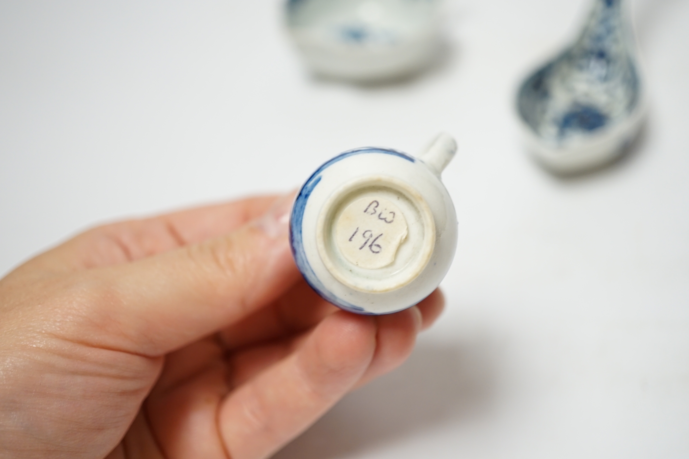 An 18th century Worcester spoon, a pickle dish and a miniature jug